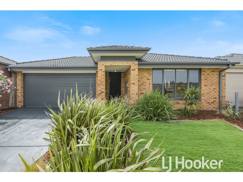 122 William Thwaites Boulevard, Cranbourne North VIC 3977