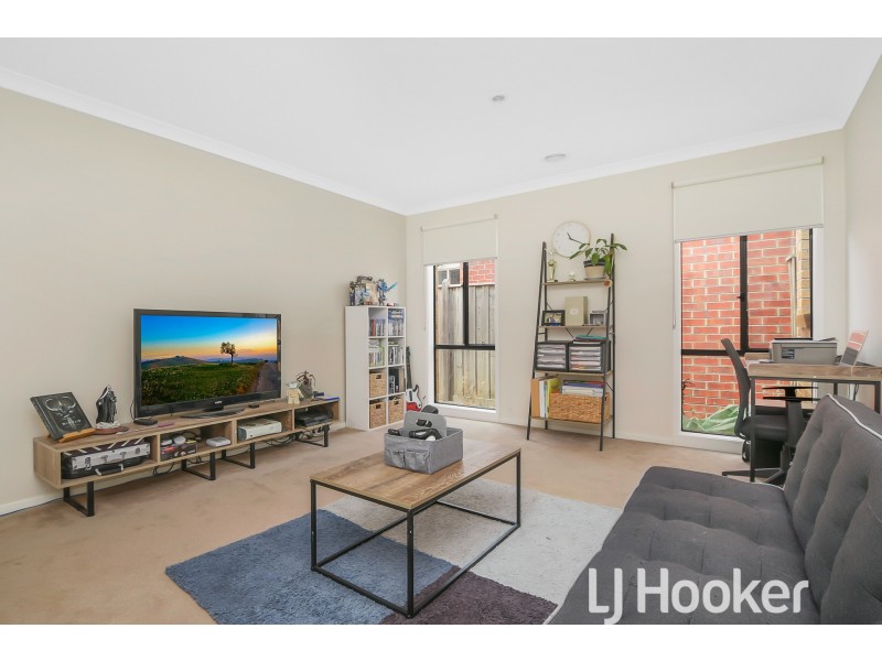 122 William Thwaites Boulevard, Cranbourne North VIC 3977