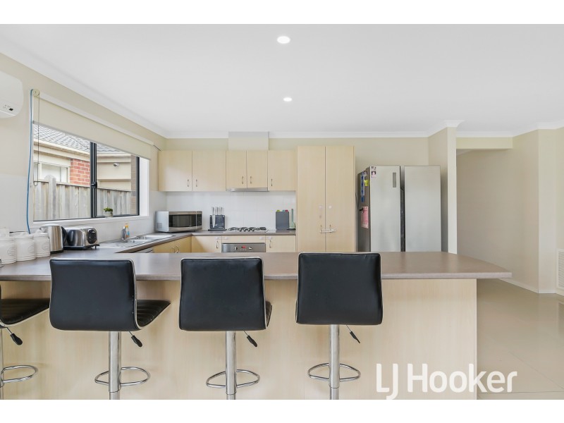 122 William Thwaites Boulevard, Cranbourne North VIC 3977