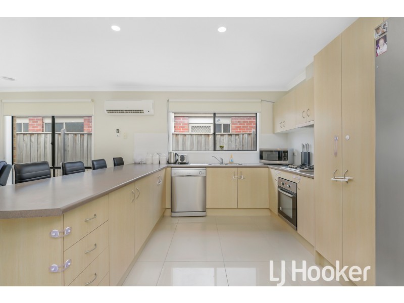 122 William Thwaites Boulevard, Cranbourne North VIC 3977