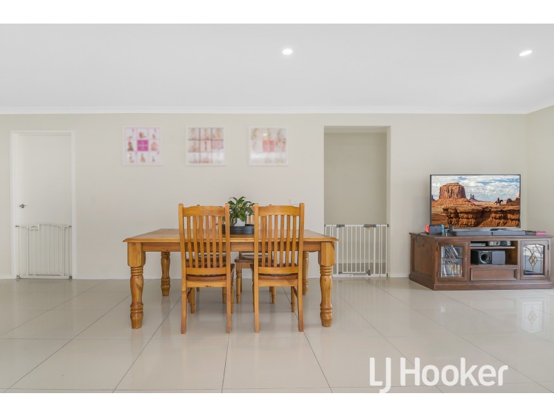 122 William Thwaites Boulevard, Cranbourne North VIC 3977