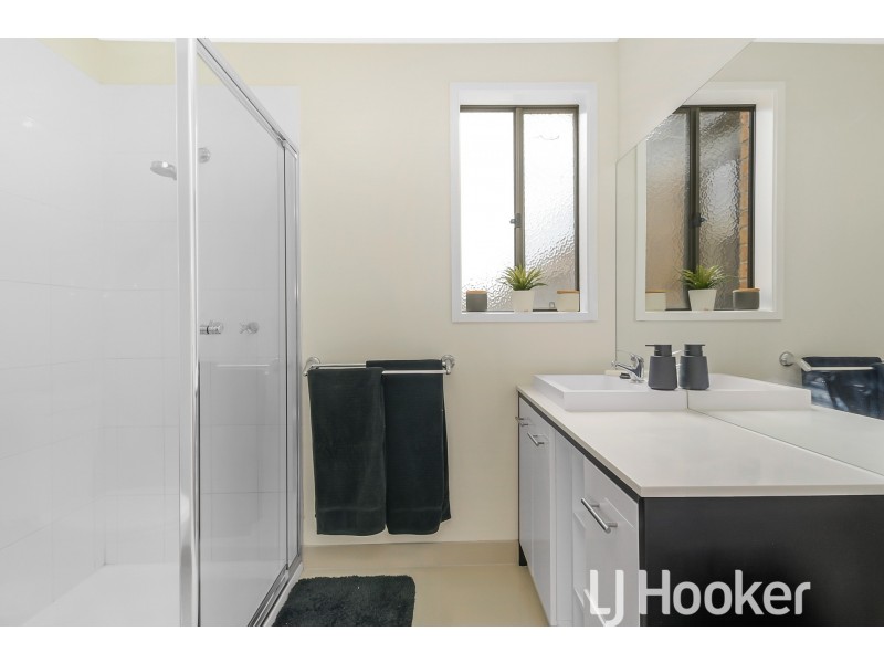 122 William Thwaites Boulevard, Cranbourne North VIC 3977