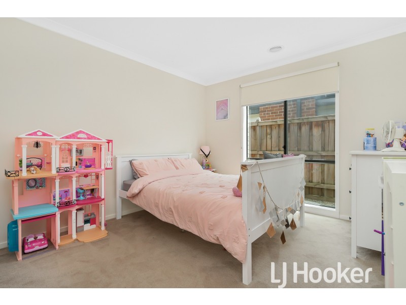 122 William Thwaites Boulevard, Cranbourne North VIC 3977