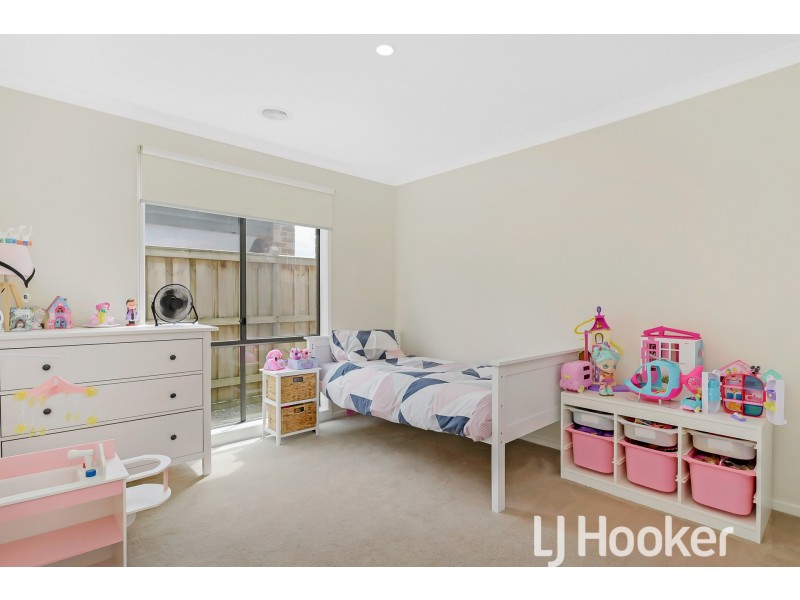 122 William Thwaites Boulevard, Cranbourne North VIC 3977