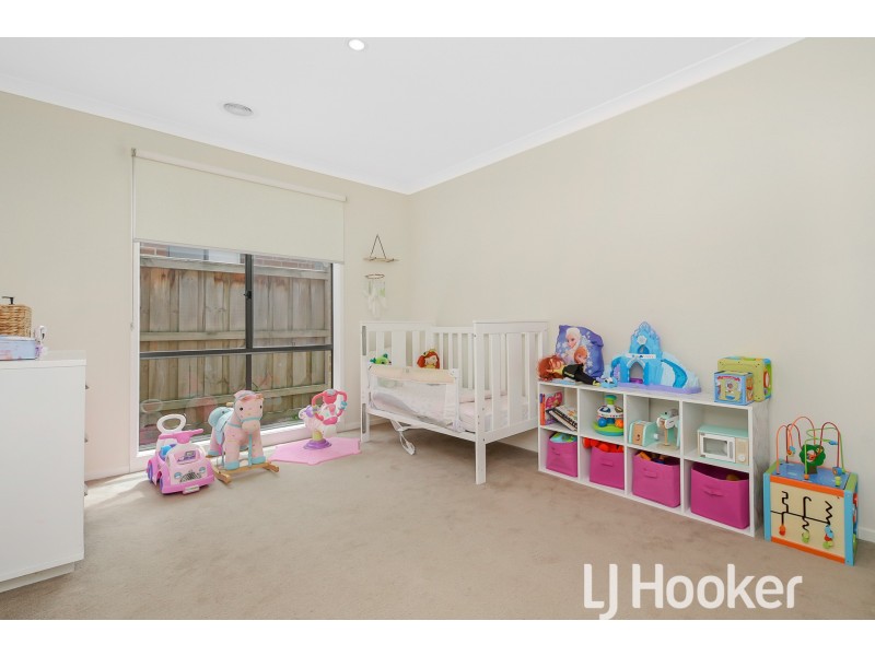 122 William Thwaites Boulevard, Cranbourne North VIC 3977