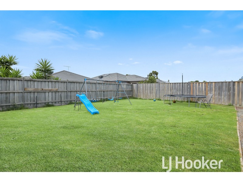 122 William Thwaites Boulevard, Cranbourne North VIC 3977