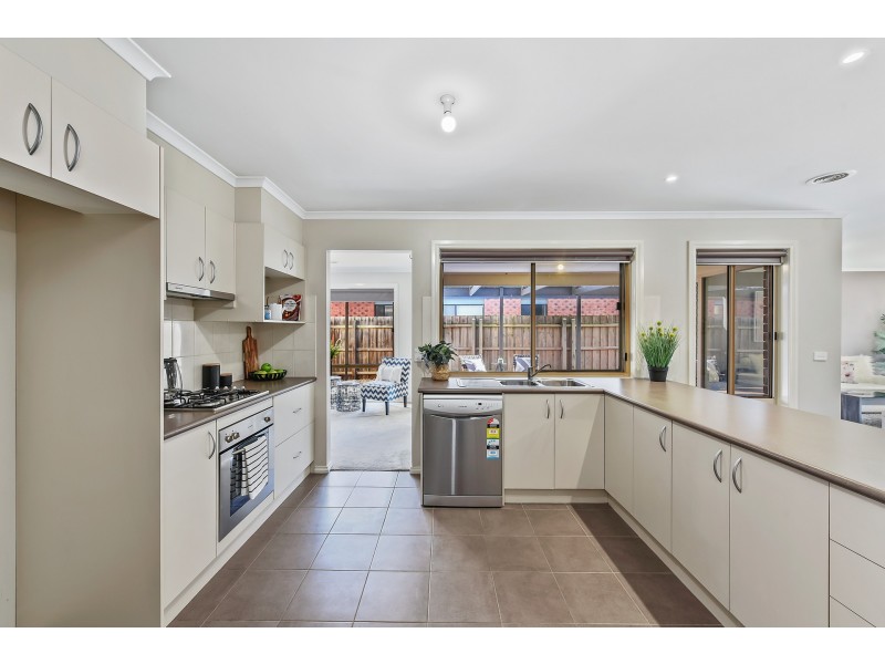 21 Lisburn Way, Berwick VIC 3806