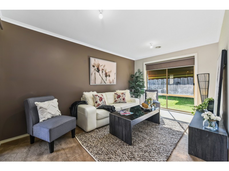 21 Lisburn Way, Berwick VIC 3806
