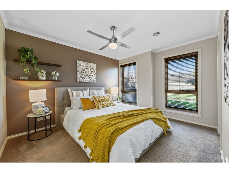 21 Lisburn Way, Berwick VIC 3806