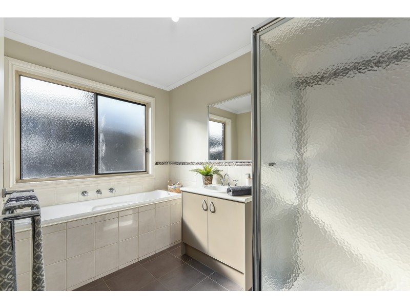 21 Lisburn Way, Berwick VIC 3806