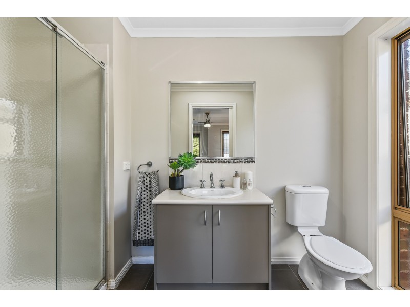 21 Lisburn Way, Berwick VIC 3806