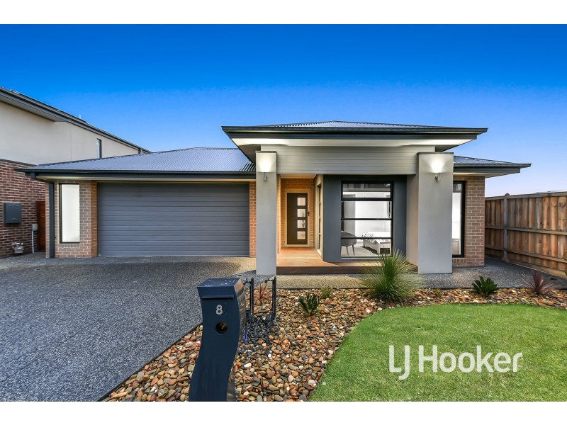 8 Featherdown Way, Clyde North VIC 3978