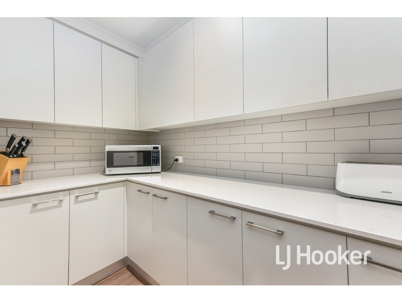 8 Featherdown Way, Clyde North VIC 3978