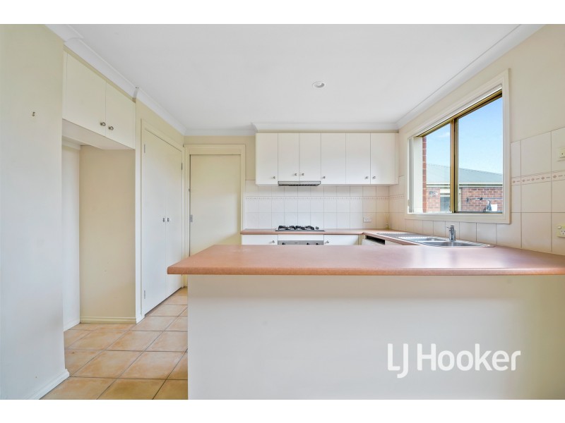 13 Grice Quadrant, Pakenham VIC 3810