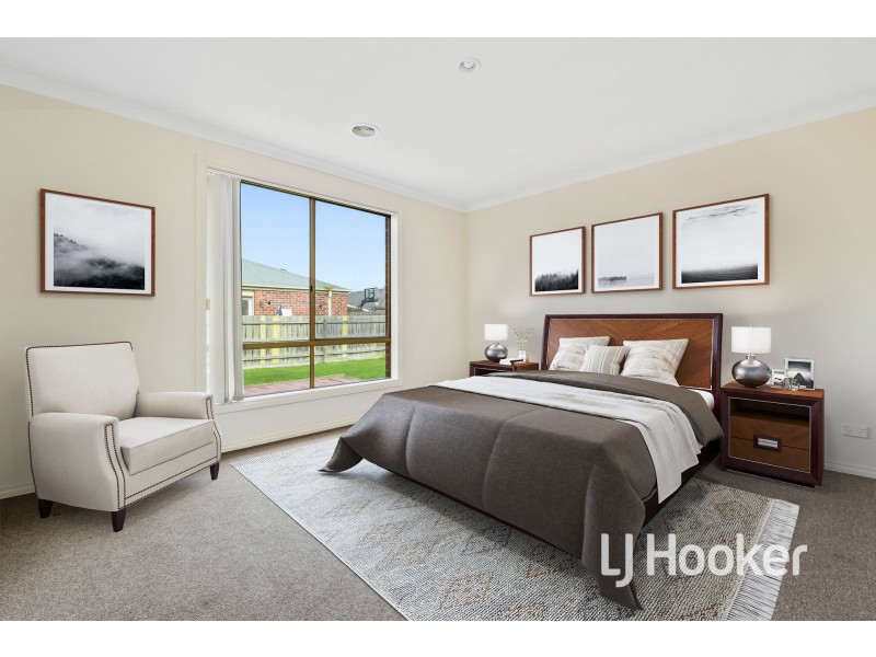 13 Grice Quadrant, Pakenham VIC 3810