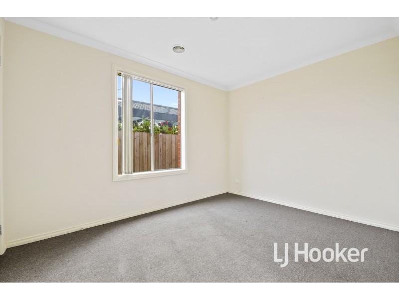 13 Grice Quadrant, Pakenham VIC 3810
