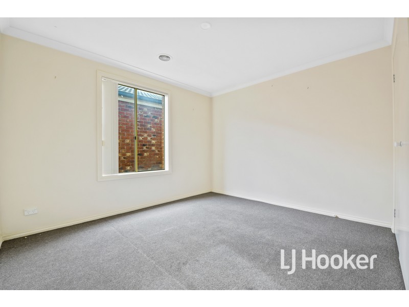 13 Grice Quadrant, Pakenham VIC 3810