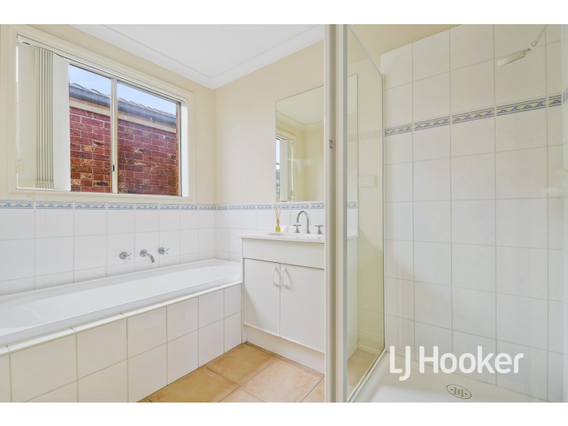 13 Grice Quadrant, Pakenham VIC 3810