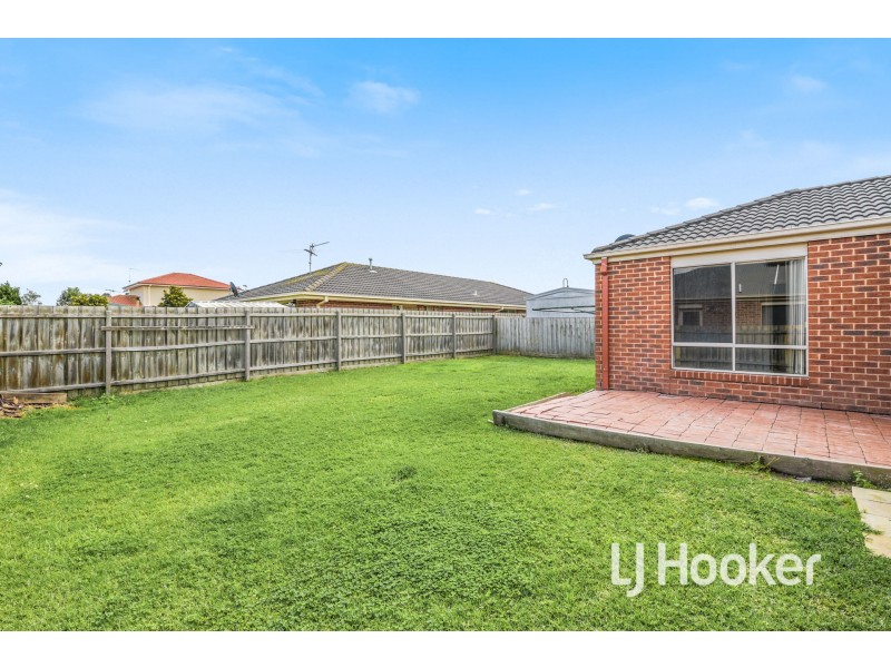 13 Grice Quadrant, Pakenham VIC 3810