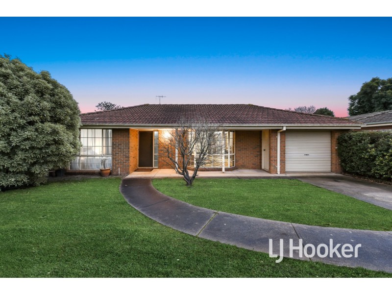 5 Lexcen Close, Berwick VIC 3806