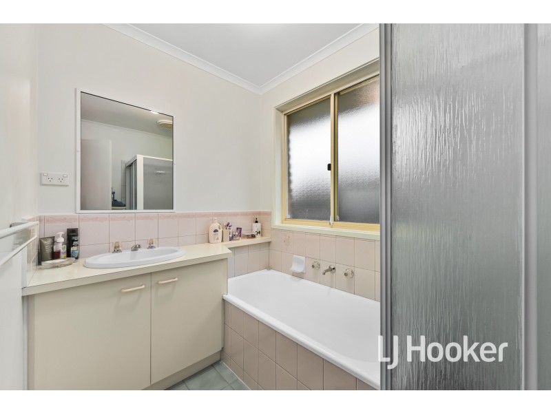 5 Lexcen Close, Berwick VIC 3806