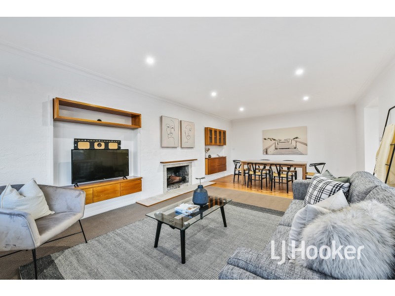 2/44 Langmore Lane, Berwick VIC 3806