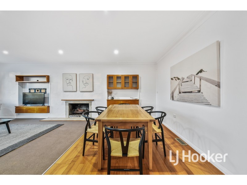 2/44 Langmore Lane, Berwick VIC 3806