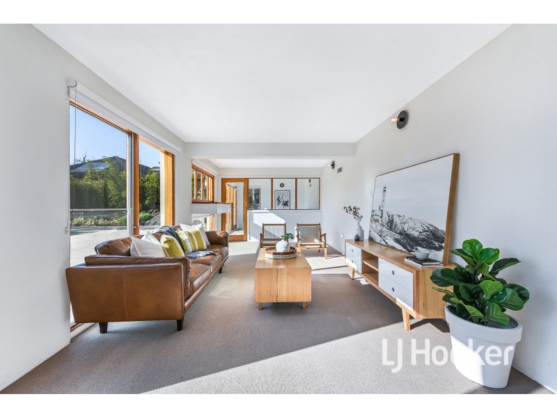 2/44 Langmore Lane, Berwick VIC 3806