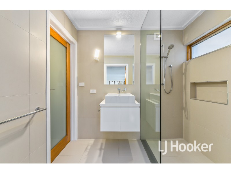 2/44 Langmore Lane, Berwick VIC 3806