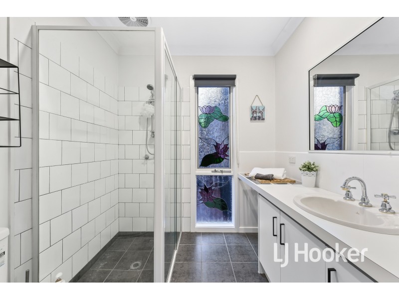 44 Strathavan Drive, Berwick VIC 3806