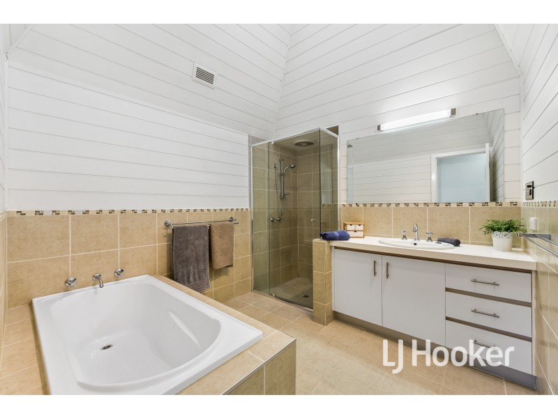 44 Strathavan Drive, Berwick VIC 3806