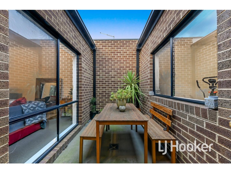 15 Cotswold Crescent, Officer VIC 3809