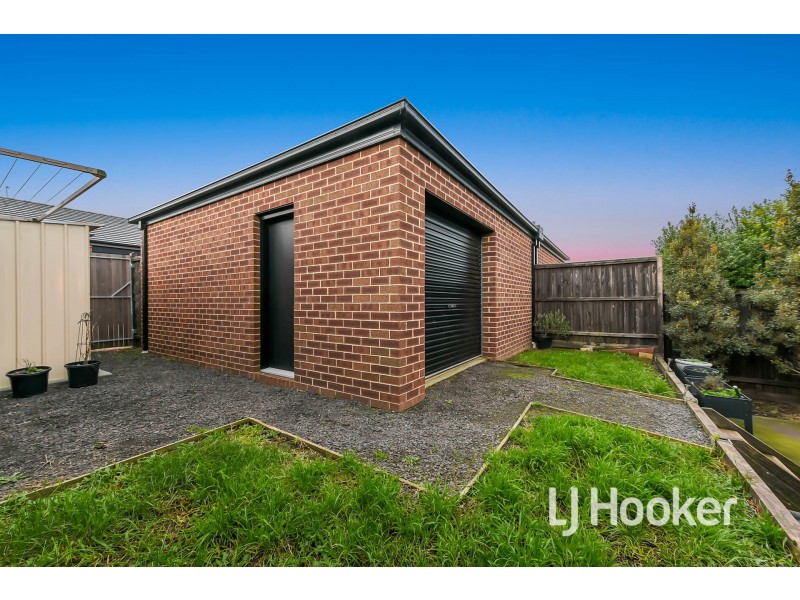 15 Cotswold Crescent, Officer VIC 3809