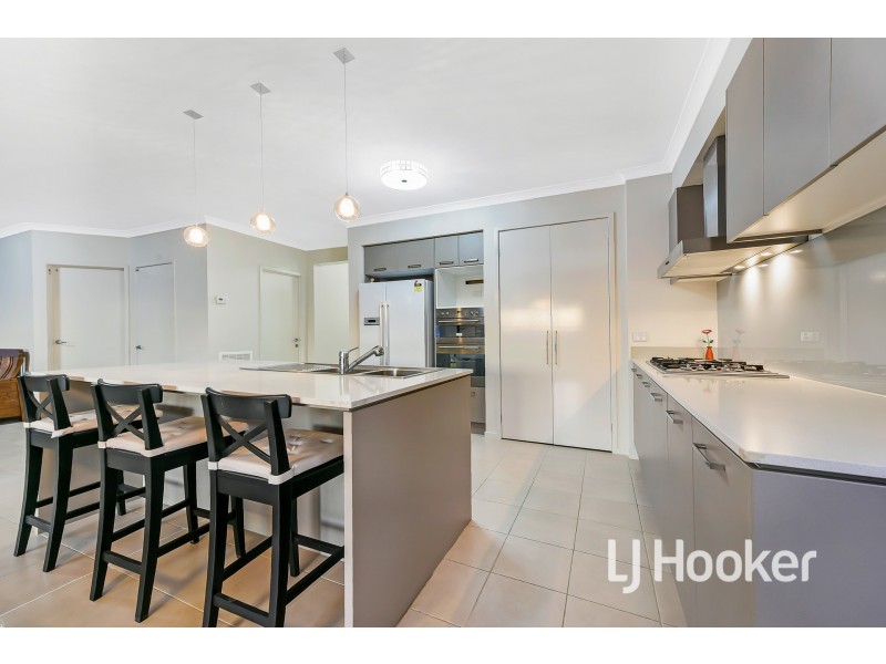 4 Glade Court, Berwick VIC 3806