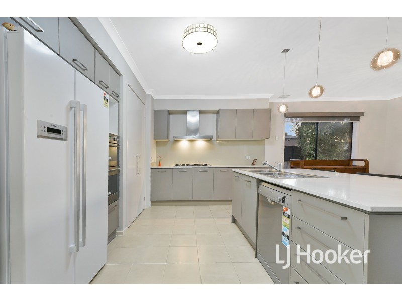 4 Glade Court, Berwick VIC 3806