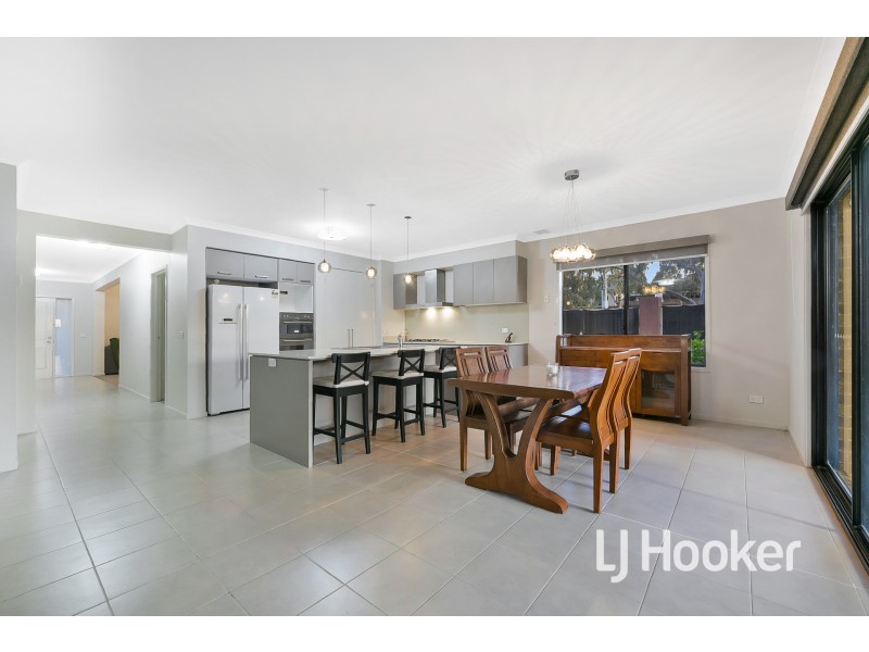 4 Glade Court, Berwick VIC 3806