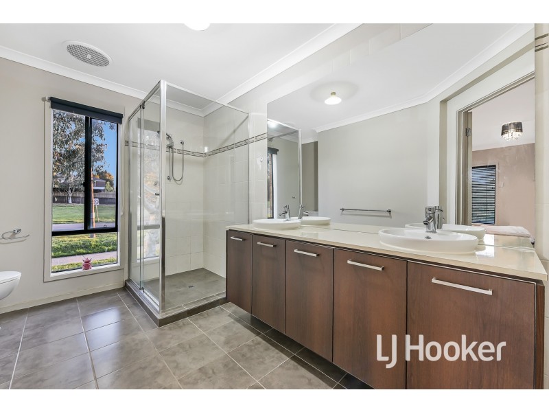 4 Glade Court, Berwick VIC 3806