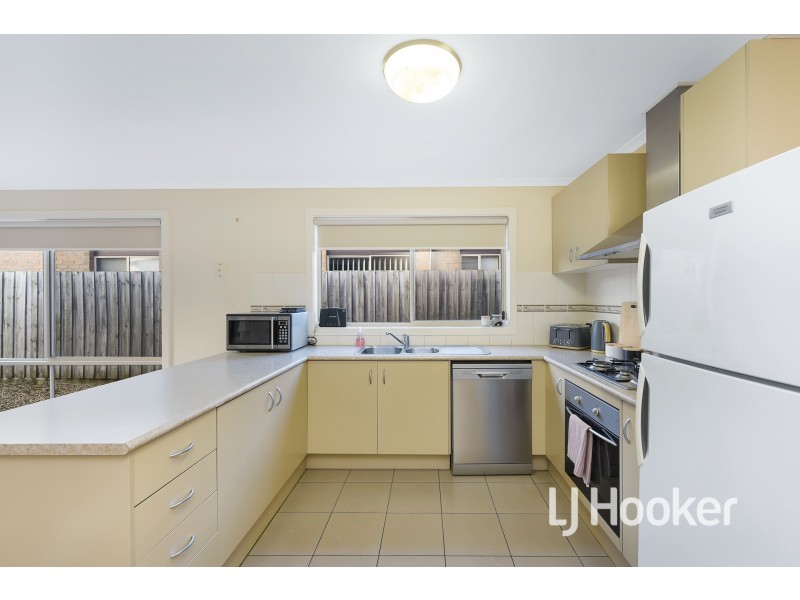 4 Age Place, Pakenham VIC 3810