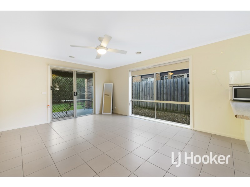 4 Age Place, Pakenham VIC 3810