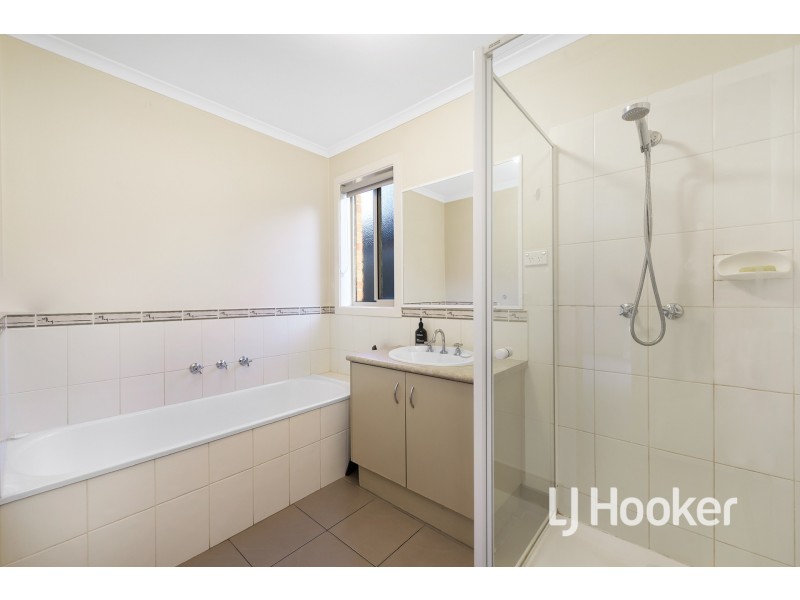 4 Age Place, Pakenham VIC 3810