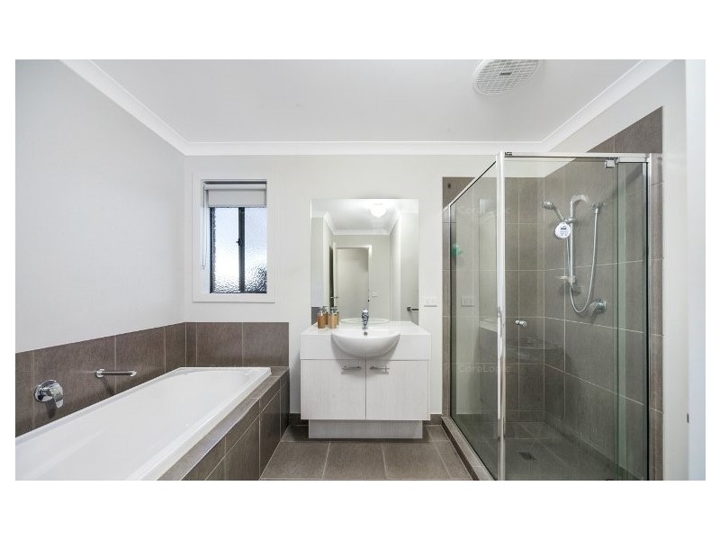 29 Fernwren Drive, Berwick VIC 3806