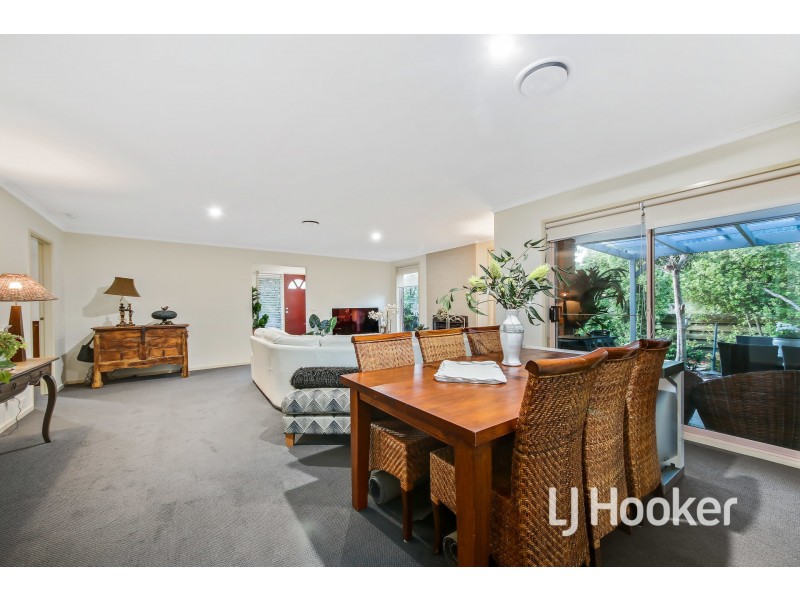 2 Avebury Drive, Berwick VIC 3806