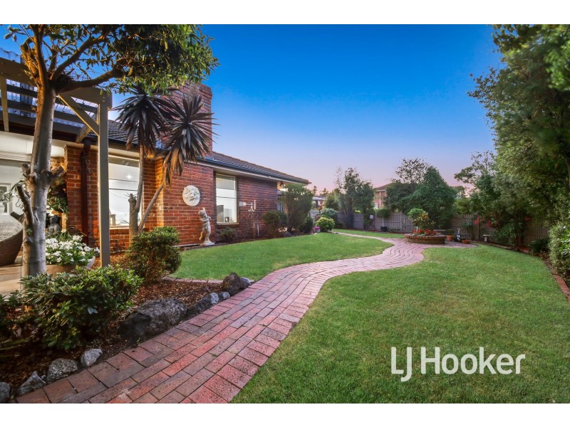 2 Avebury Drive, Berwick VIC 3806