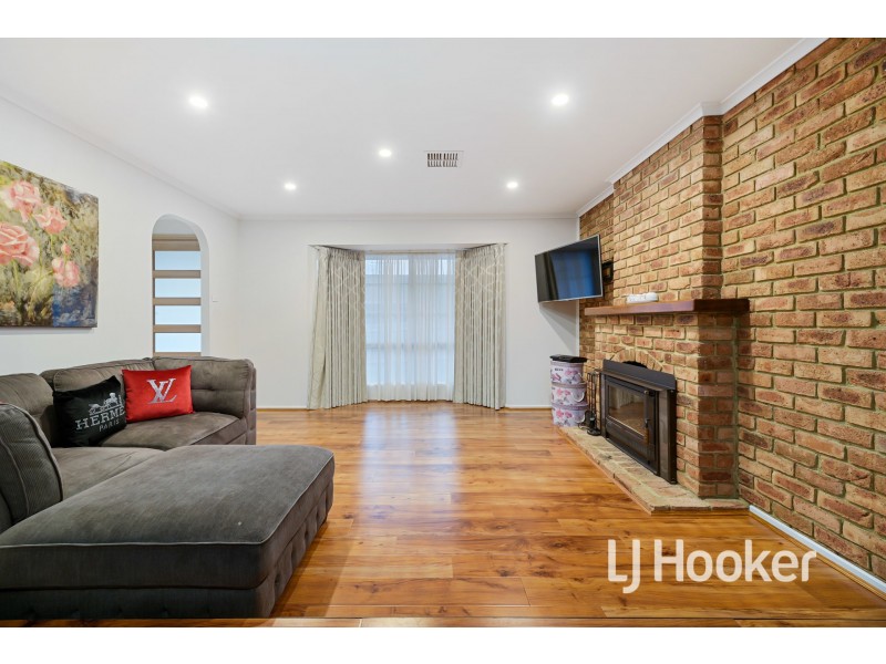 11 Balmoral Way, Pakenham VIC 3810