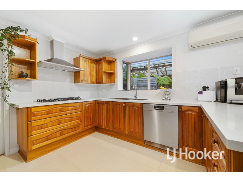 11 Balmoral Way, Pakenham VIC 3810