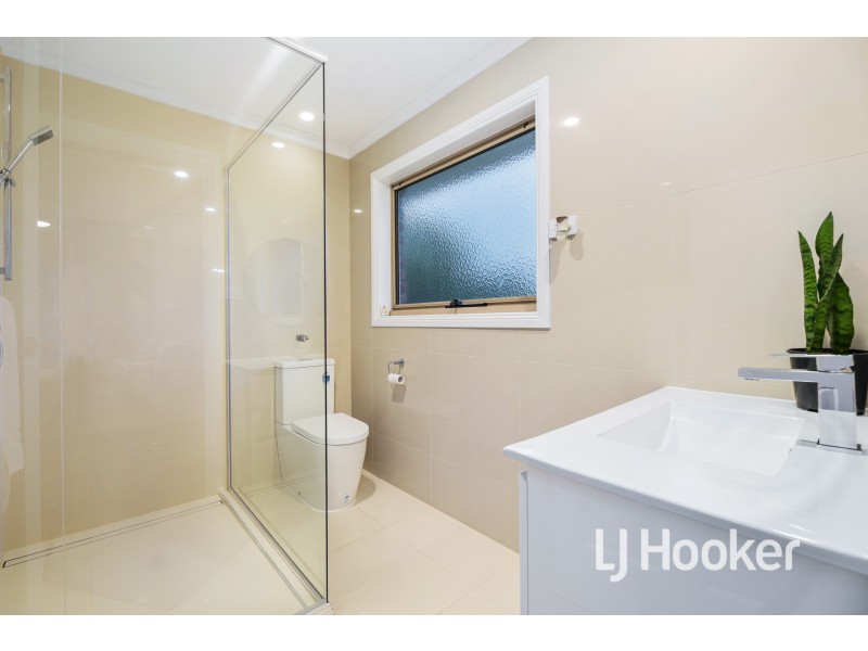 11 Balmoral Way, Pakenham VIC 3810