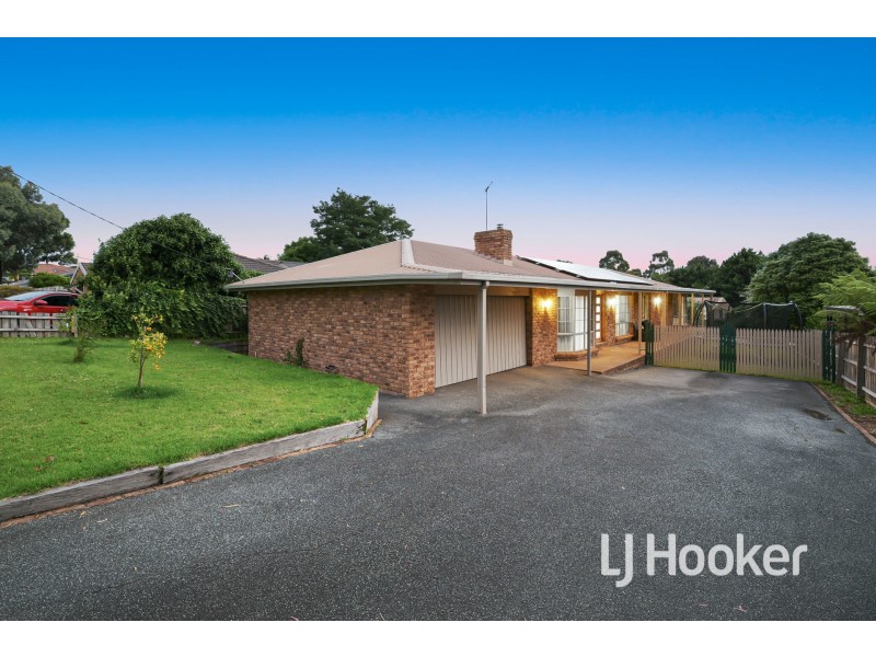11 Balmoral Way, Pakenham VIC 3810