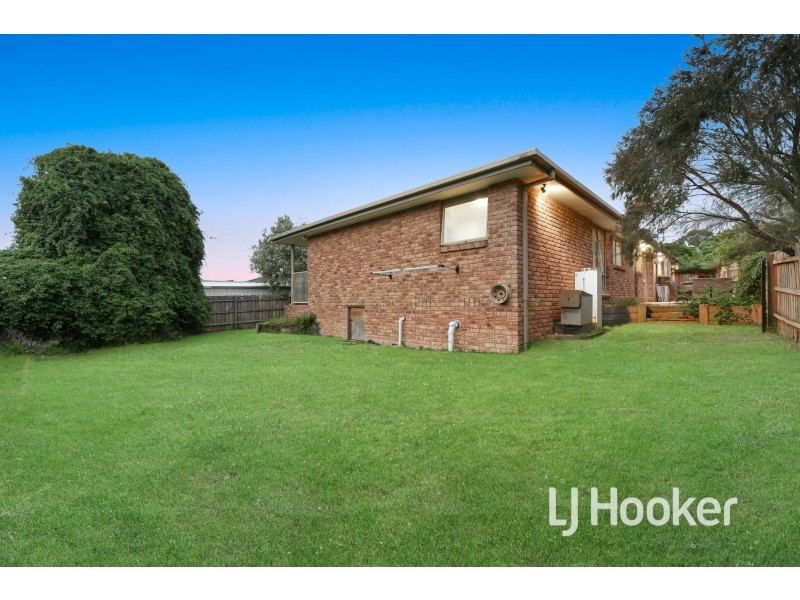11 Balmoral Way, Pakenham VIC 3810
