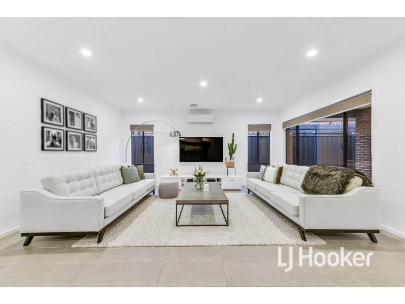 16 Fairwood Rise, Officer VIC 3809