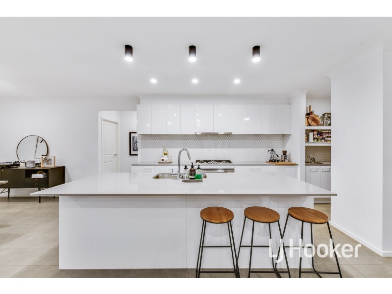 16 Fairwood Rise, Officer VIC 3809